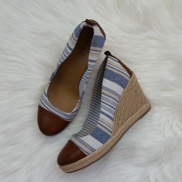 Bass Shoes - Bass Kaitlyn striped wedges size 8